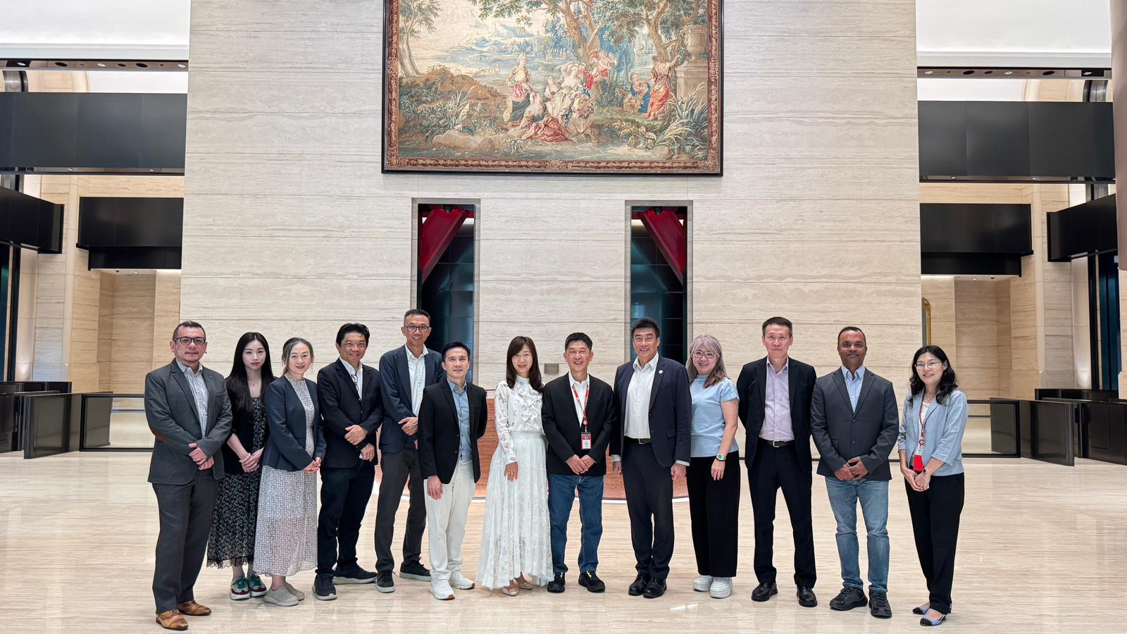 Group photo in Shih Hsiang Auto