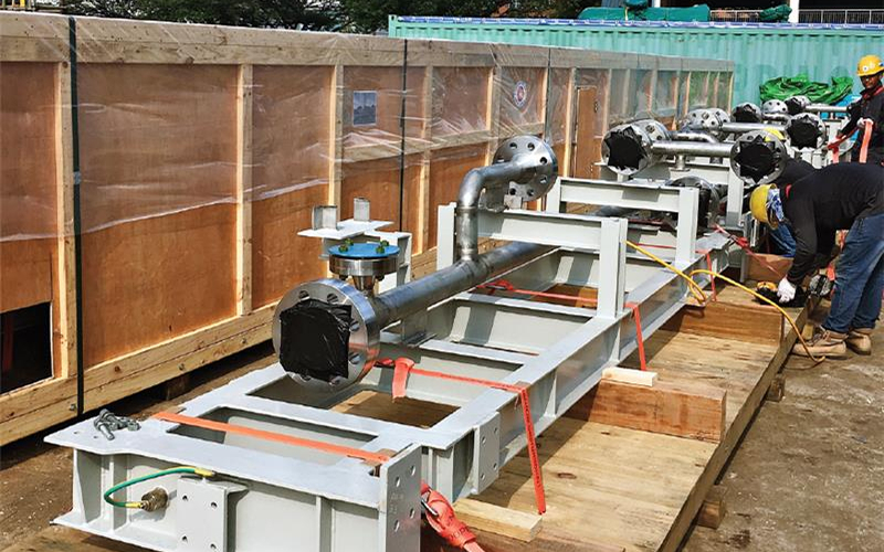 Workers-securing-heavy-industrial-equipment-for-transport-and-logistics