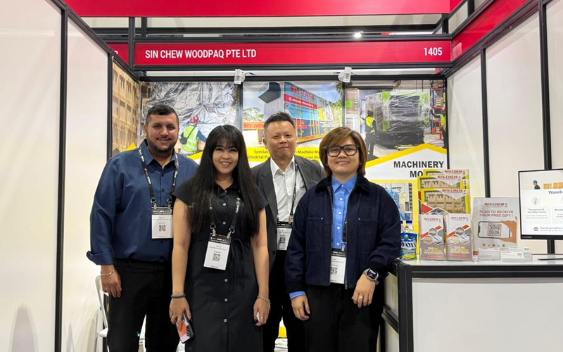 Sin-Chew-Woodpaq-team-at-logistics-exhibition-booth